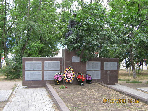 Massagraf Sovjet Soldaten Novoazovsk #1
