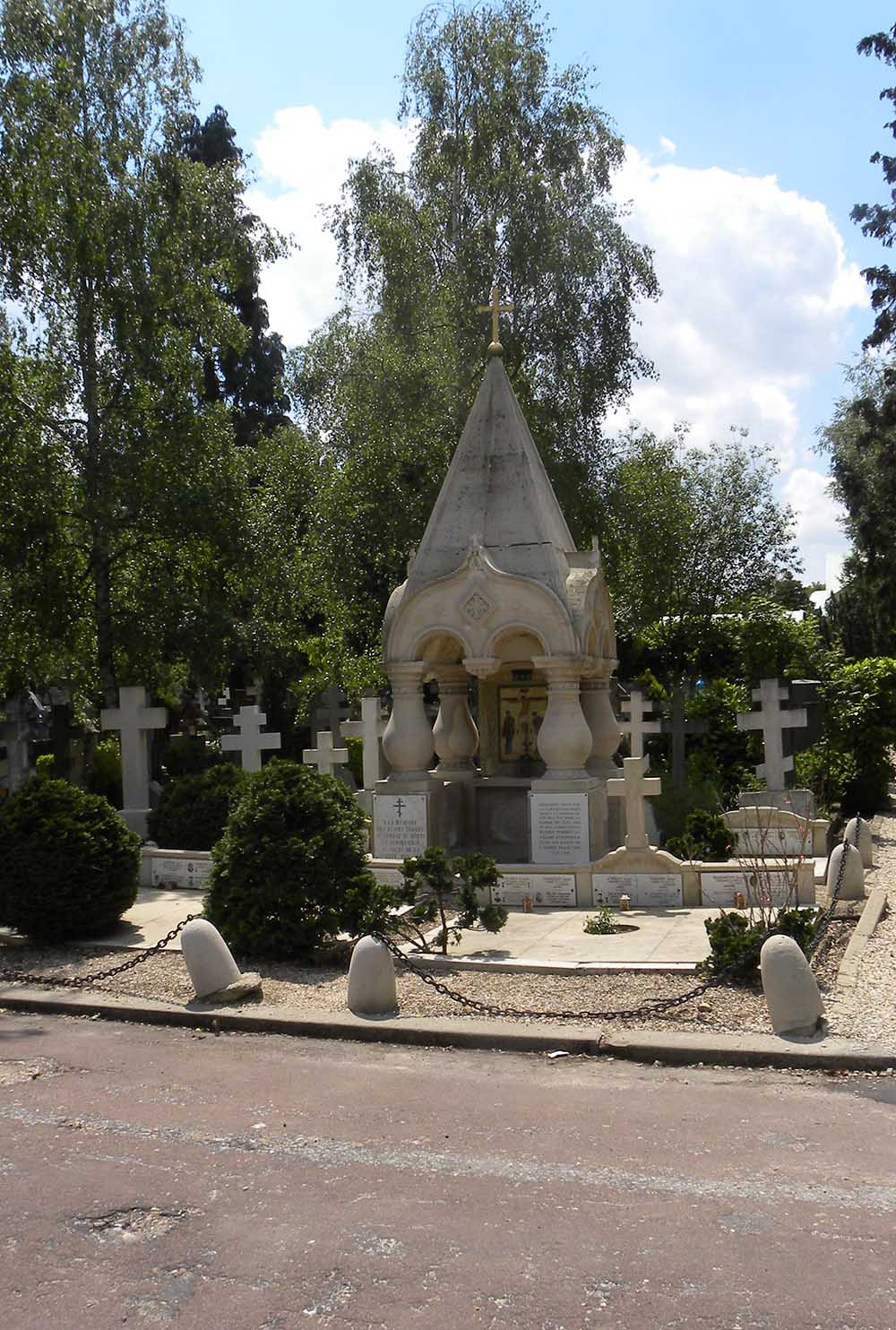 Sights on Sainte-Geneviève-des-Bois Russian Cemetery - Sainte-Geneviève ...