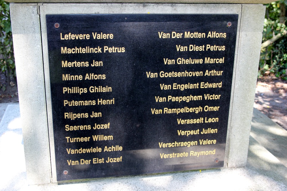 Monument 1ste Regiment Grenadiers Rumbeke #4