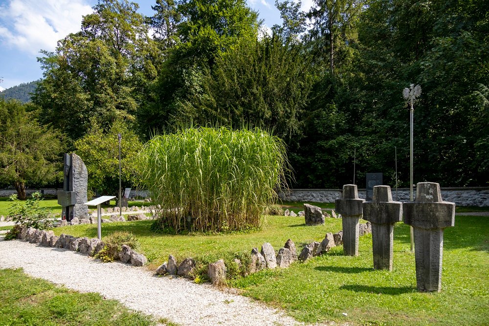 Monument en Begraafplaats Concentratiekamp Ebensee
