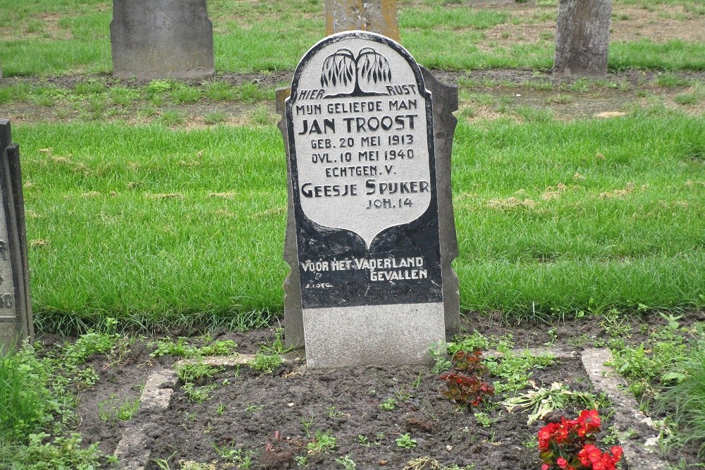 Dutch War Grave Rouveen #1