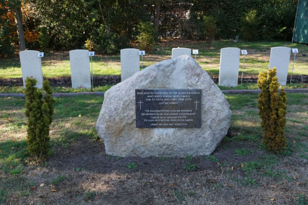 Monument Geallieerde Vliegers Algemene Begraafplaats Schoonebeek #1