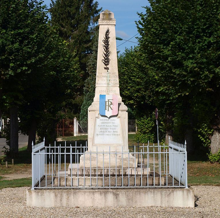 World War I Memorial Courtois-sur-Yonne #1