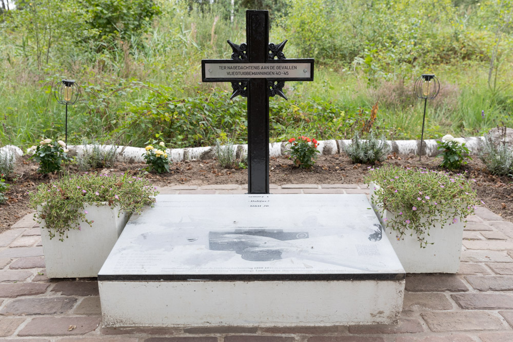 Monument omgekomen vliegtuigbemanningen Nederweert in de maak