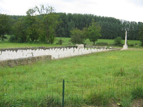 Commonwealth War Cemetery St. Nicolas