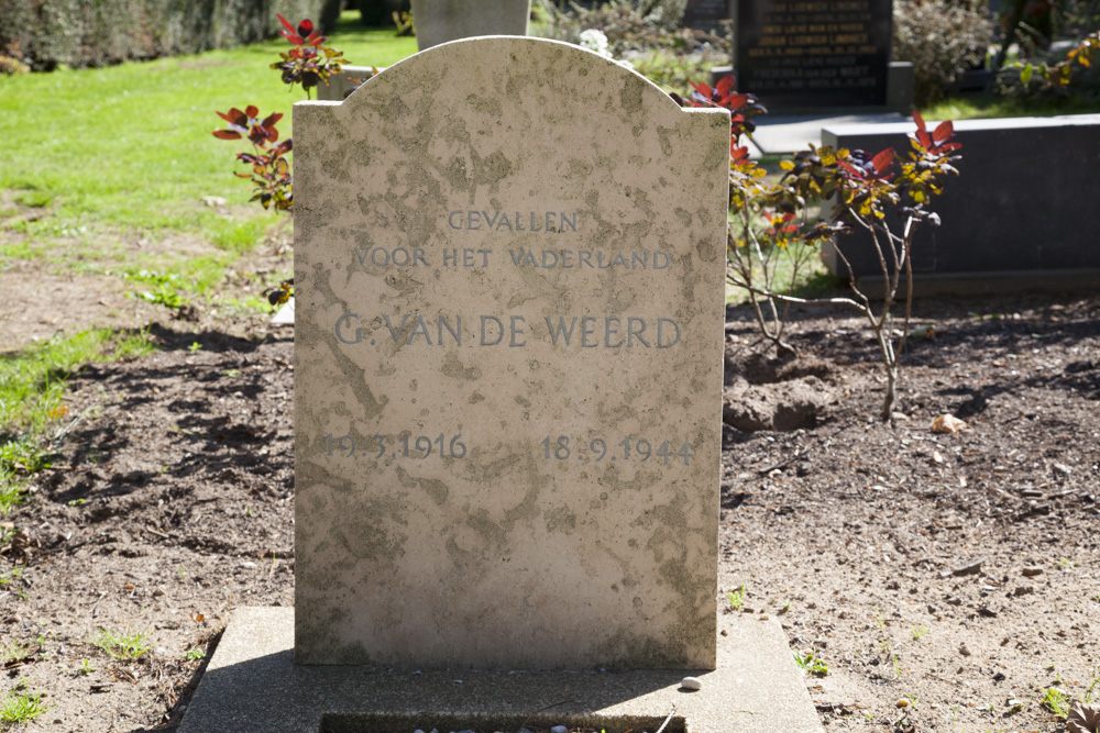 Dutch War Graves Protestant Cemetery De Leeuwer Enk Wageningen #3