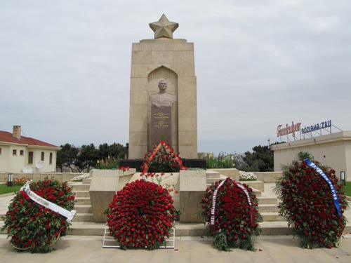 Grave Hazi Aslanov