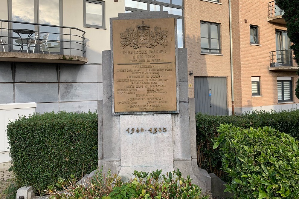 Oorlogsmonument Hermalle-Sous-Argenteau #1