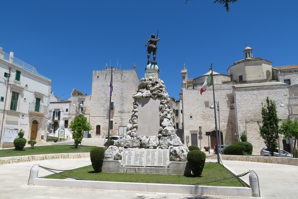 Monumento ai Caduti di Cisternino