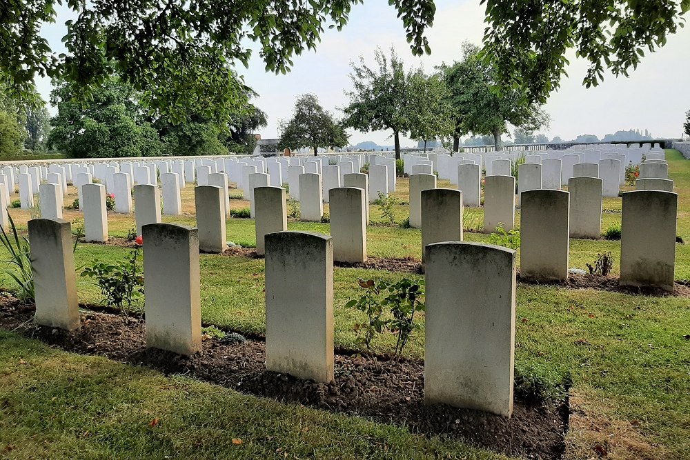 Commonwealth War Cemetery St. Vaast Post #3