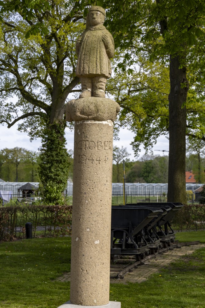 War Memorial Helenaveen #4