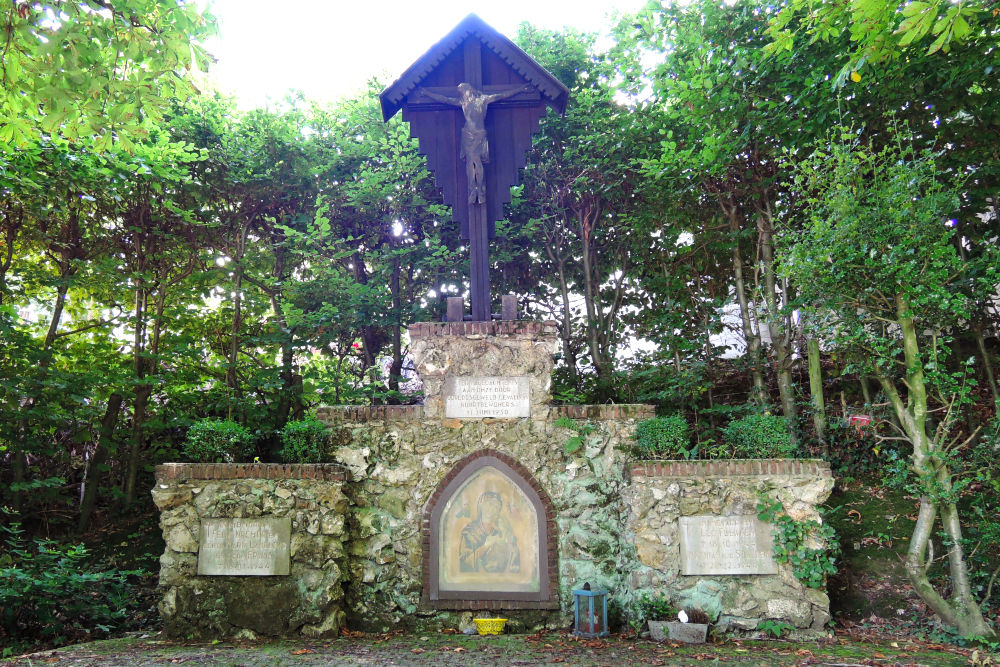 Oorlogsmonument Hoeve De Linde