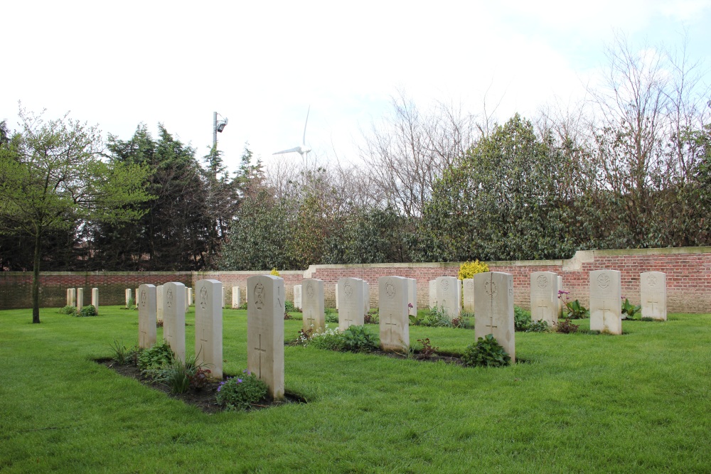 Commonwealth War Cemetery Colne Valley #2