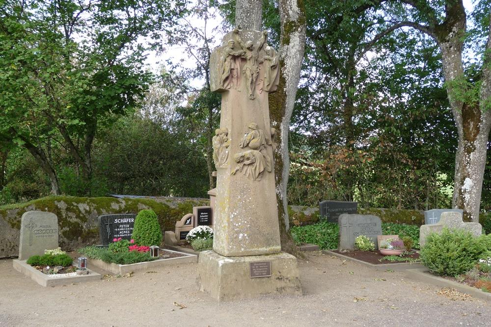 Oorlogsmonument Schalkenmehren #1