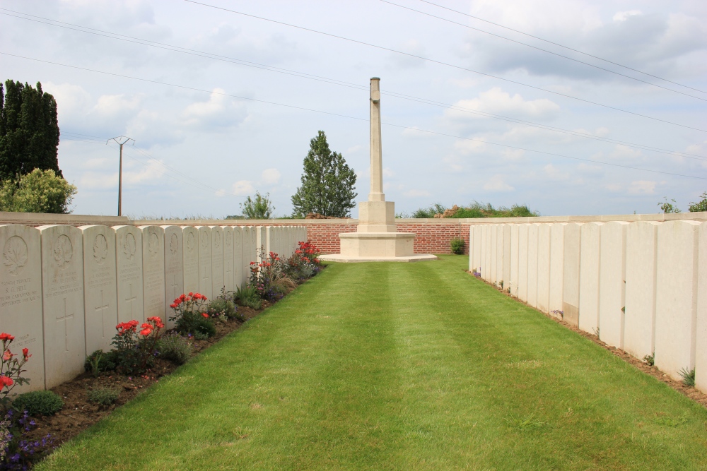 Commonwealth War Cemetery Crest #2