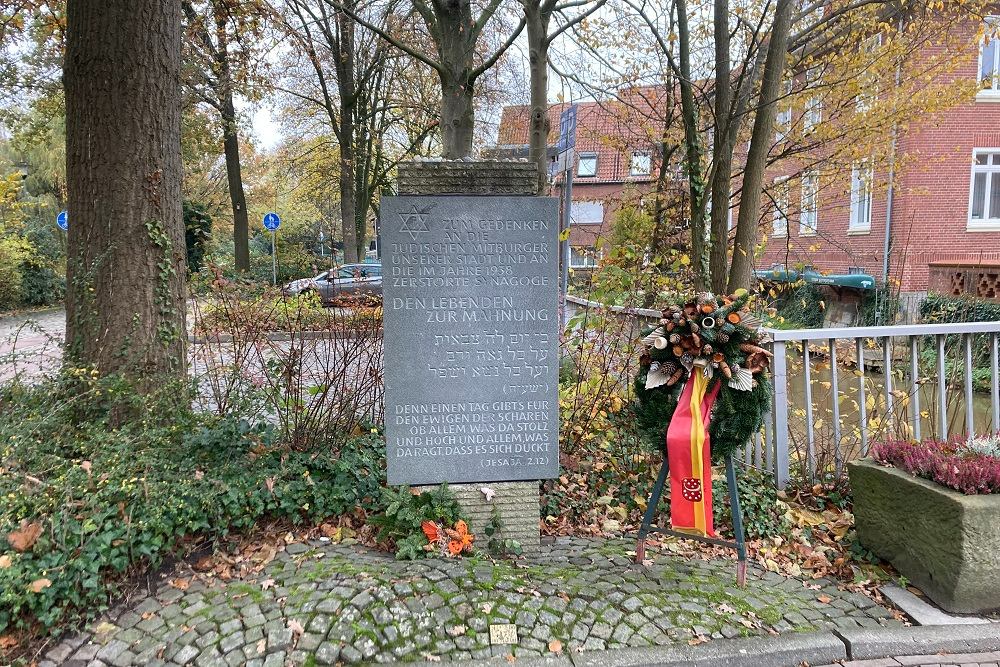 Monument Joodse Inwoners En Verwoestte Synagoge