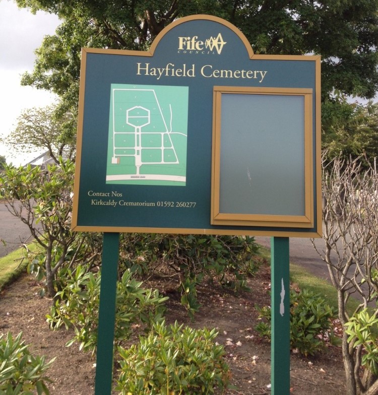 Commonwealth War Graves Hayfield Cemetery