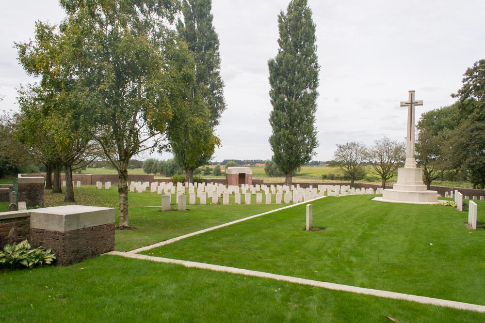 Commonwealth War Cemetery Woods #3