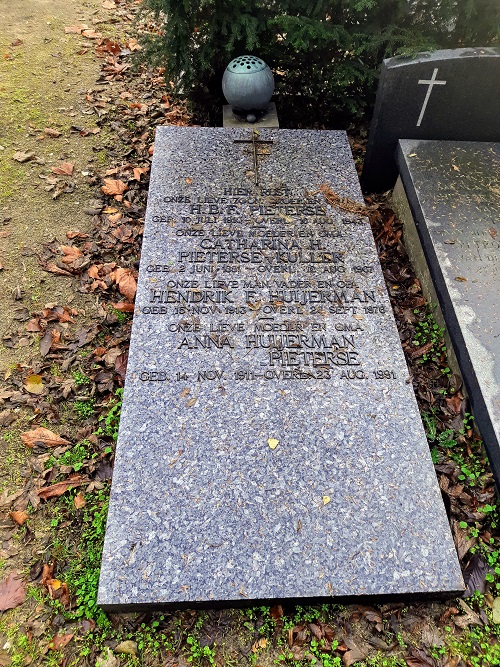 Dutch War Graves Roman Catholic Cemetery St. Barbara Amsterdam #4