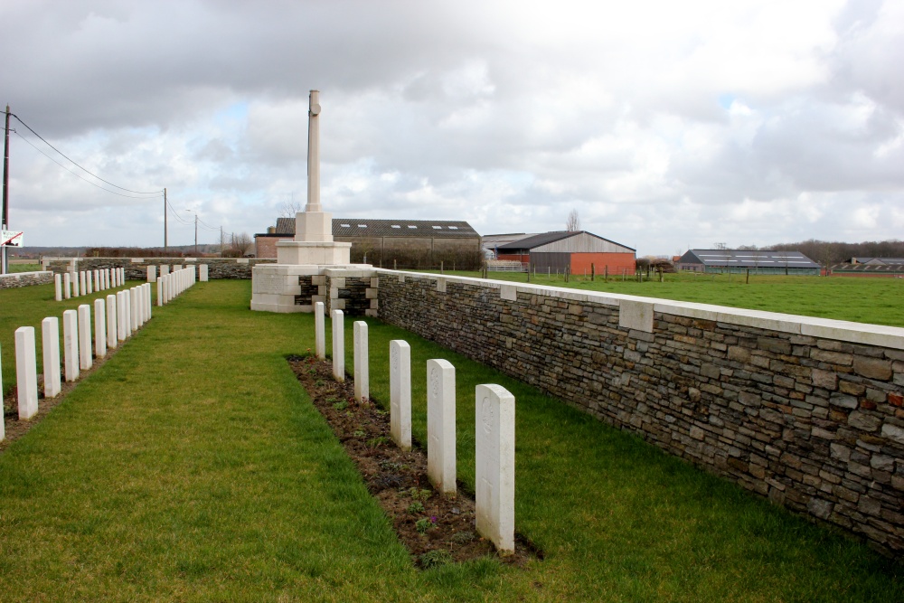 Commonwealth War Cemetery Somer Farm #5