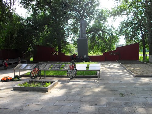 Massagraf Sovjetsoldaten & Oorlogsmonument Yablochnoye #2