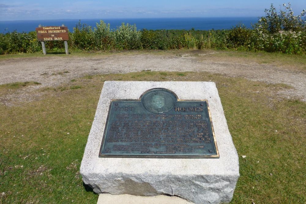 Monument Fort Holmes