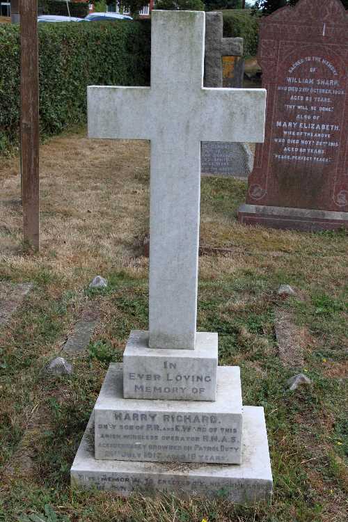 Commonwealth War Graves St Mary Churchyard #2