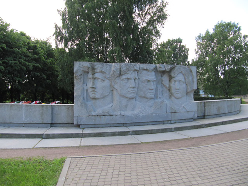 Massagraf Sovjet Soldaten Peterhof #1