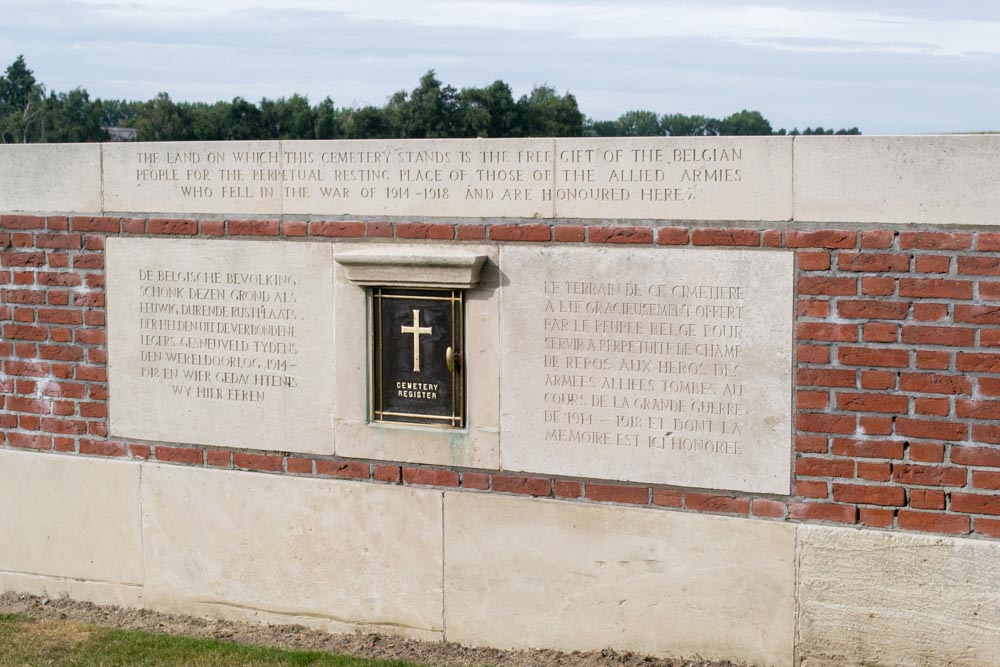 Commonwealth War Cemetery Ridge Wood #4