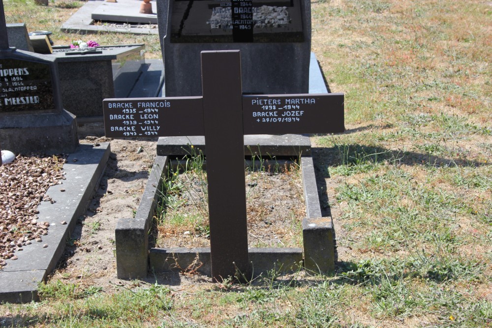 Belgian War Graves Ertvelde #2