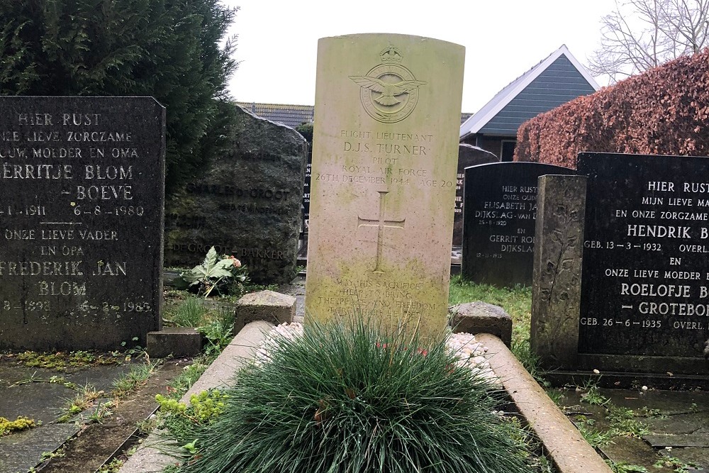 Commonwealth War Grave Dutch Reformed Cemetery Windesheim #1