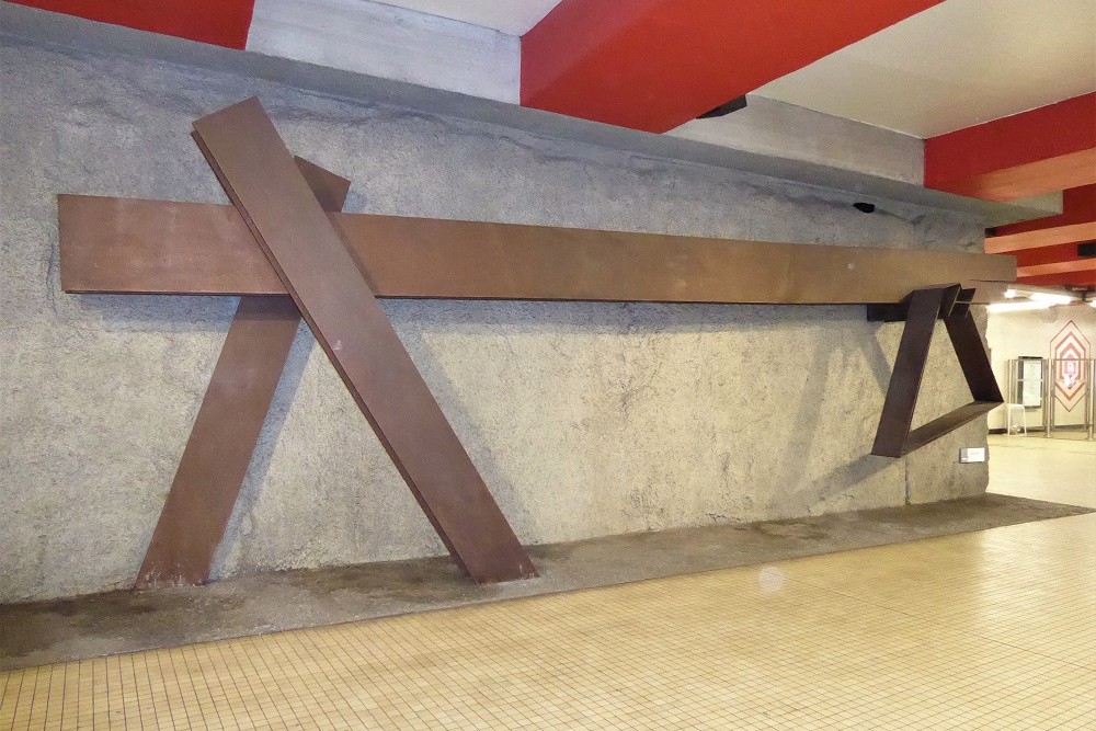 Monument Metrostation IJzer