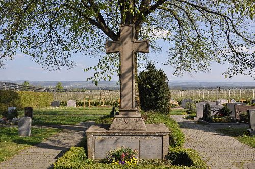 Oorlogsmonument Protestantse Begraafplaats Bavendorf #1