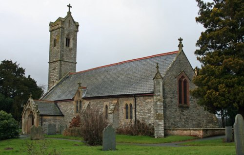 Oorlogsgraven van het Gemenebest St. Llwchaiarn Churchyard