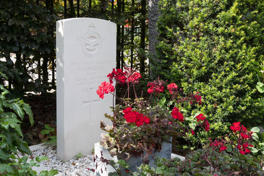Commonwealth War Grave General Cemetery Losser