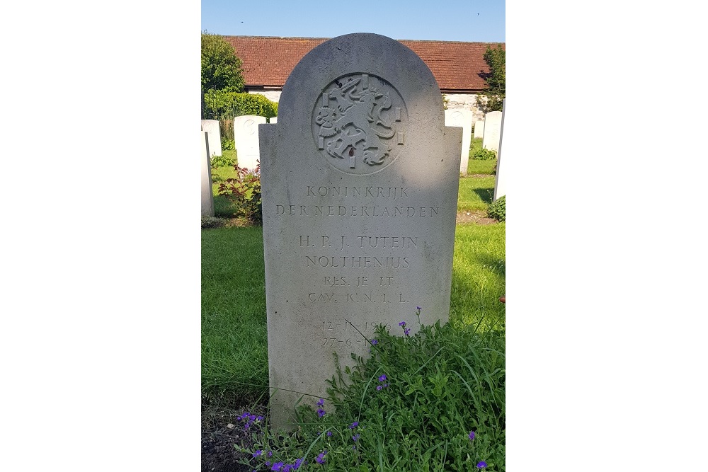 Nederlandse Oorlogsgraven Yeovilton Churchyard R.N.A.S. Extension #1