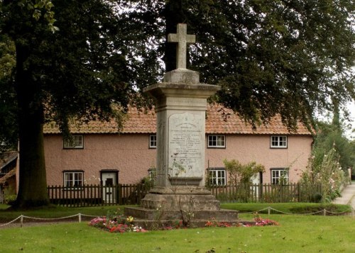 Oorlogsmonument Great Livermere en Little Livermere #1