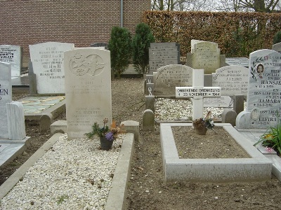 Oorlogsgraven van het Gemenebest Nederlands Hervormd Kerkhof Tull en 't Waal #4