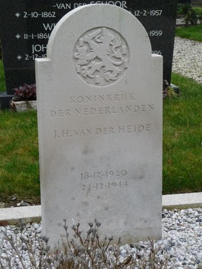 Dutch War Graves Protestant Cemetery Strijen #3