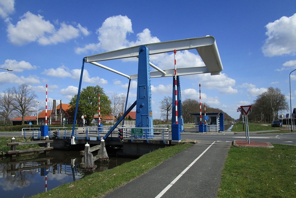 Gedenktekens Hefbrug Wachtum #3