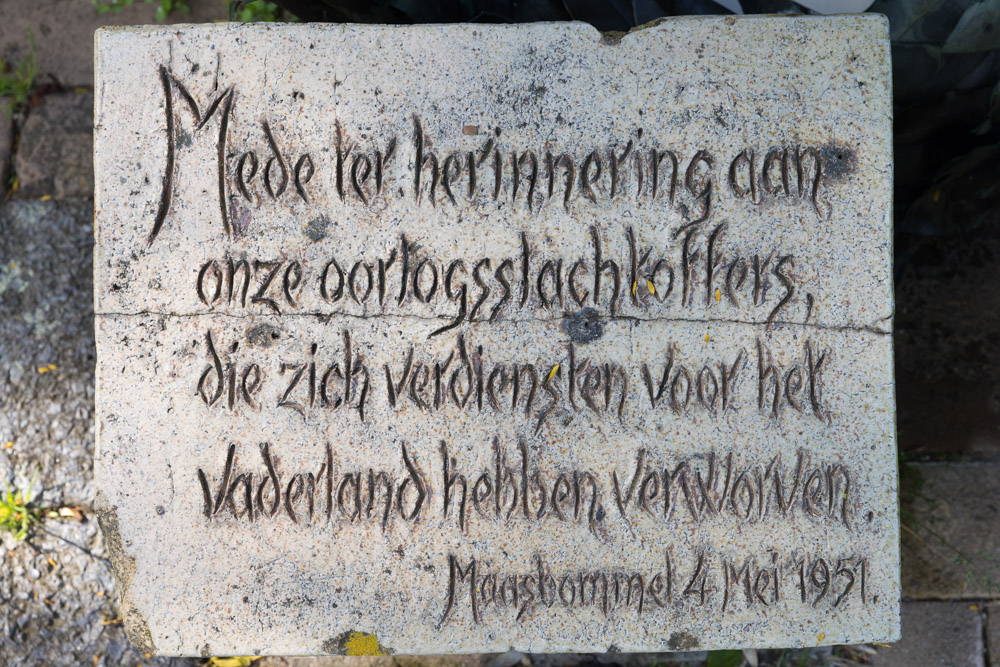 War Memorial Maasbommel #4