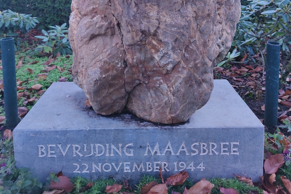 Monument Bevrijding Maasbree Polar Bears #2