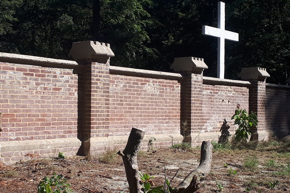 Granaatinslagen Muur Kerkhof Missionarissen van Mariannhill #1