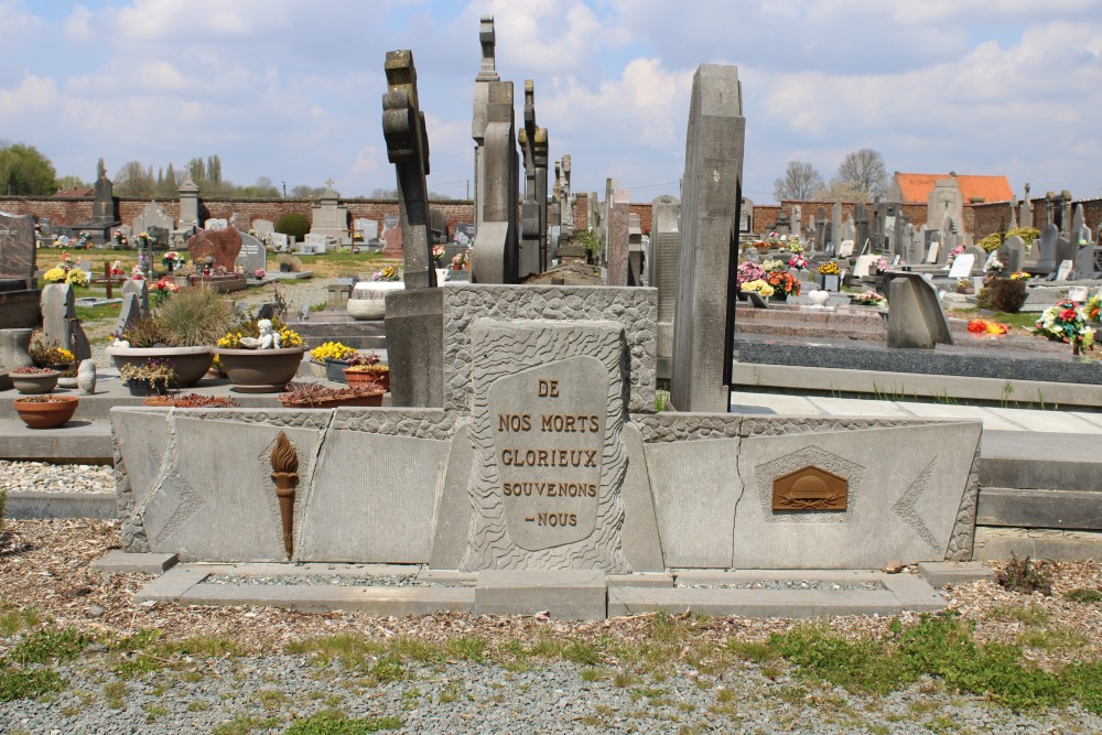Oorlogsmonument Begraafplaats Huisssignies	