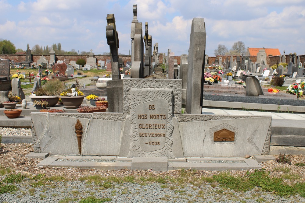 Oorlogsmonument Begraafplaats Huisssignies	 #1