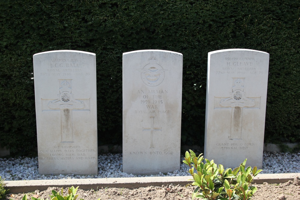 Oorlogsgraven van het Gemenebest Estaimbourg #3
