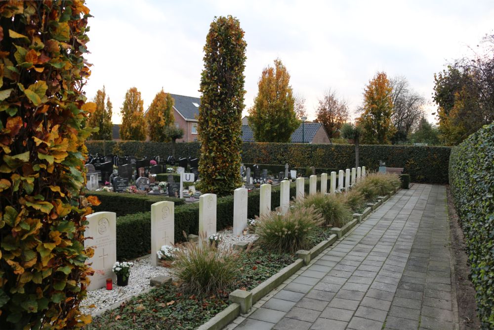 Commonwealth War Graves Roman Catholic Cemetery Heesch #1