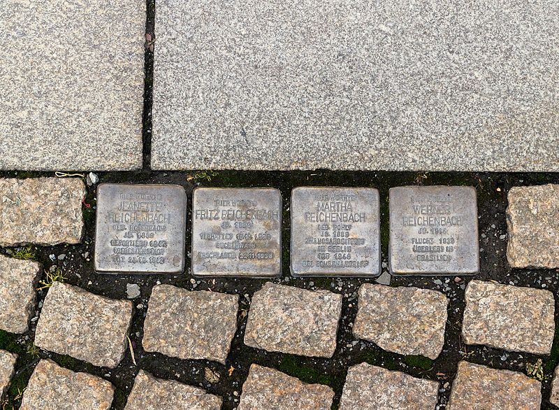 Stolpersteine Breite Straße 7