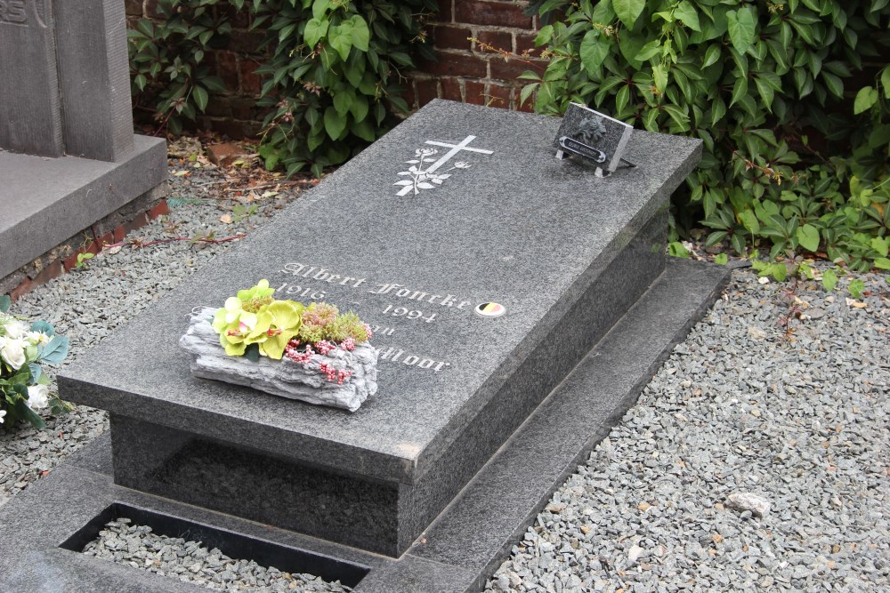Belgian Graves Veterans Oombergen #4