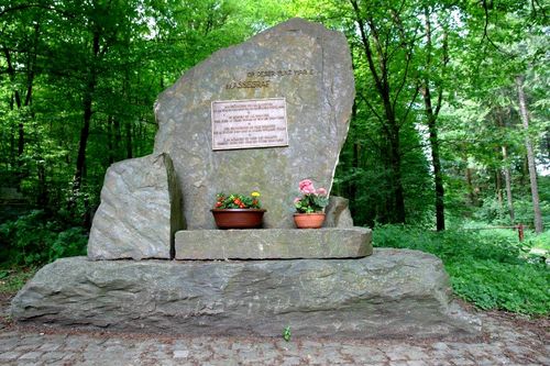 Monument Voormalig Massagraf Soldaten #1